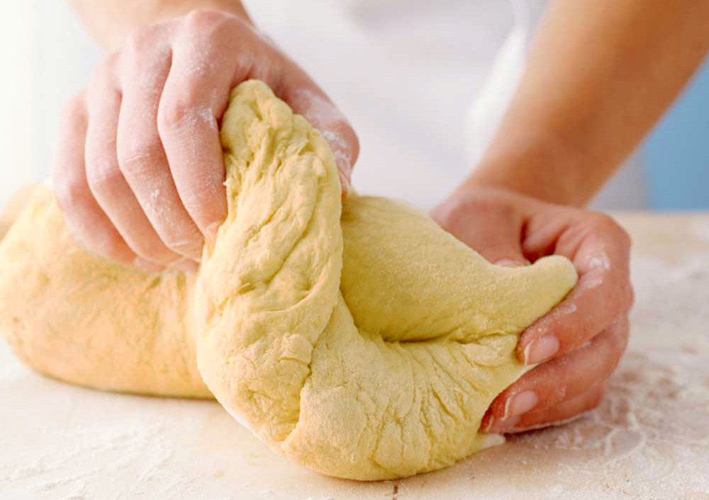 Immagini Stock - Processo Di Produzione Di Pasta Fresca. Macchina Della  Pasta Di Doughfrom Isolata Su Bianco. Image 98220131